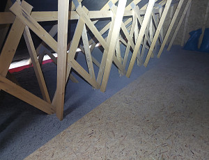 Zateplení stropu zděné novostavby pomocí foukané celulózové izolace